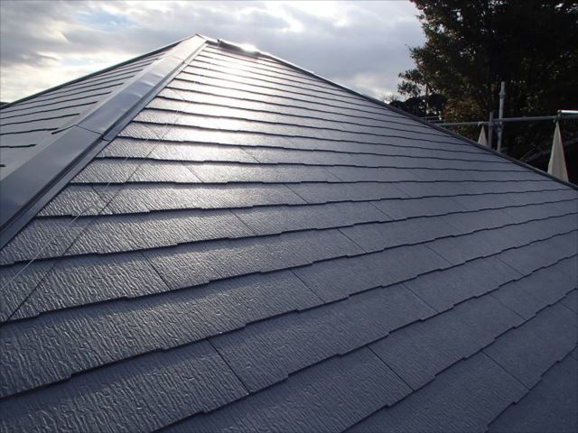 施工後の屋根です。遮熱塗料特有の艶が輝いています。