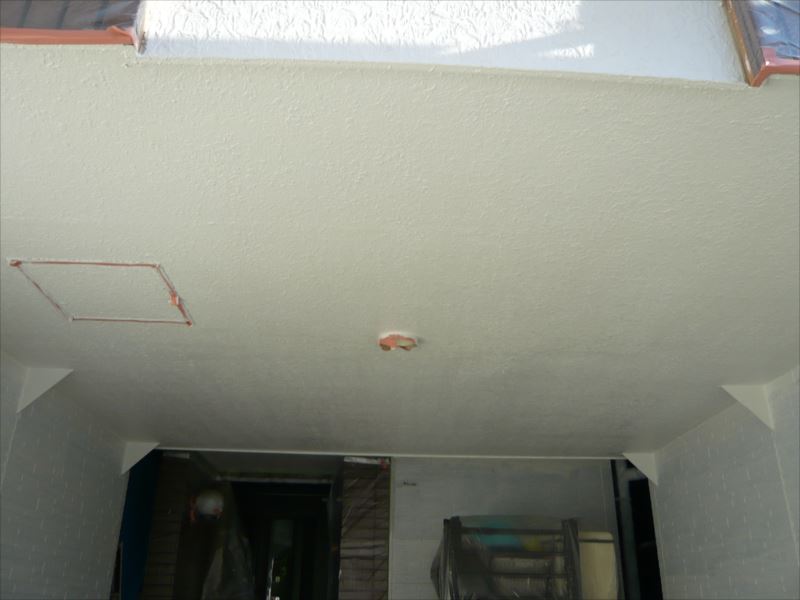 無事に車庫の天井が塗れました。