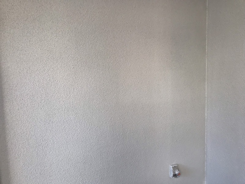 外壁の中塗りが出来上がりました。