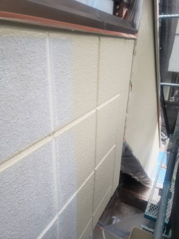 外壁塗装 世田谷区集合住宅Ｄ 外壁中塗り中 2020112727850