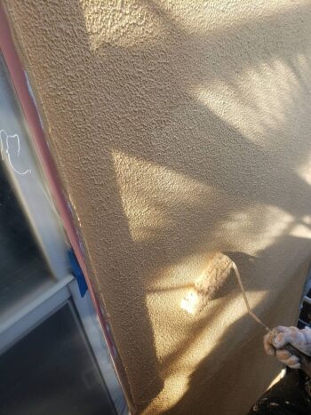 外壁塗装 世田谷区Ｔ様邸 外壁弾性上塗り中2021020328698