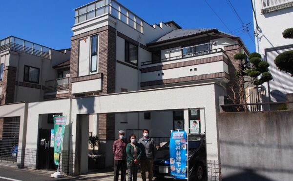 世田谷区H様邸の外壁塗装工事の完成記念写真