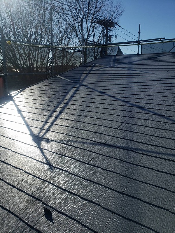 屋根の塗装が完了しました（エスケー化研 クールタイト CLR-106）。