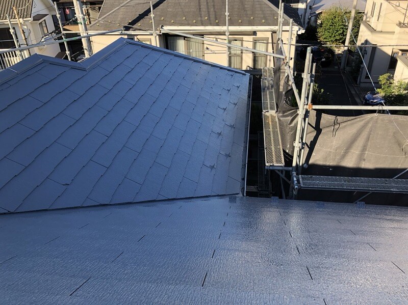 屋根の塗装が完了しました。（エスケー化研 クールタイトSi CLR-106 グレー）
