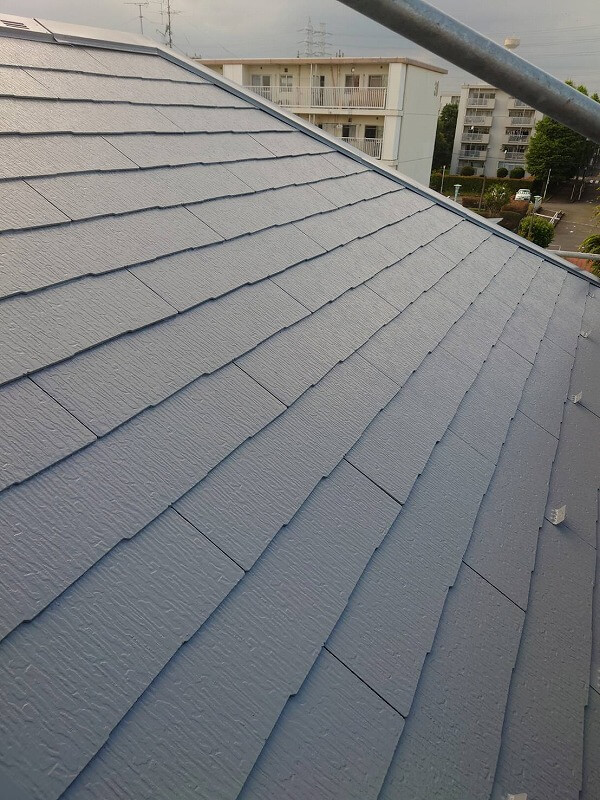 屋根の上塗りが完了しました。（エスケー化研 クールタイト CLR-106 グレー）