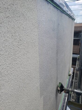 外壁塗装 世田谷区N様邸 外壁下塗り中2022071036682