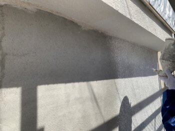 外壁塗装 世田谷区M様邸 外壁中塗り吹付中20220926S__10510348