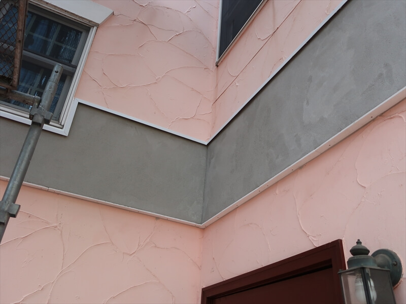 ラスカットの上にモルタルで外壁部分を作ります。