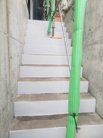 外壁塗装 世田谷区K様邸 階段側面上塗り完了 2023020640503