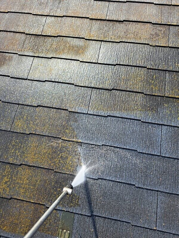 屋根から洗浄開始です。