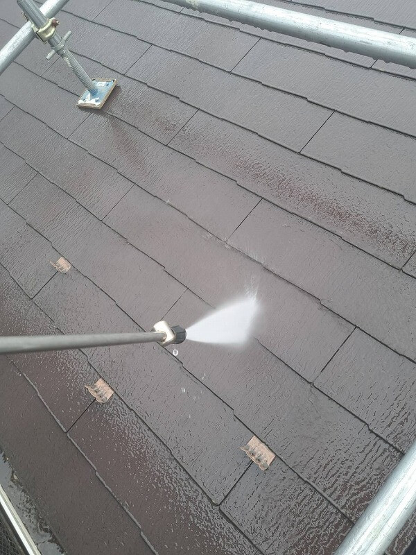 屋根から洗浄開始です。