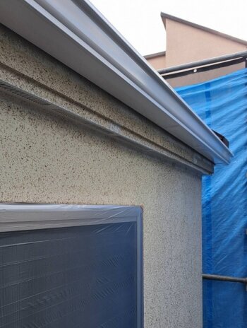 外壁塗装 調布市T様邸 雨樋塗装完了 窓養生完了 2024050916184_0_tri
