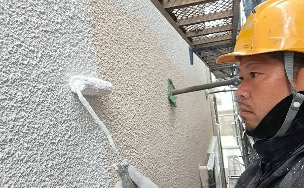 外壁塗装 世田谷区F様邸 外壁下塗り中 2025011623221_0