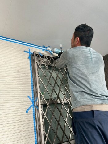 外壁塗装 世田谷区S様邸 シール剤充填中 20250622_16