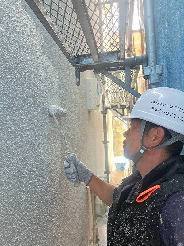 外壁塗装 世田谷区M様邸 外壁上塗り中2025072827912_0