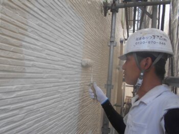 外壁塗装 世田谷区K様邸 外壁中塗り中20250827S__43401230_0